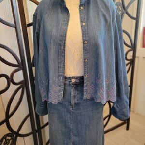 GAP Women - Eyelet Cropped Denim Shirt L